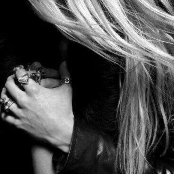 Meet your Posher, Laura - Picture 2 of 5